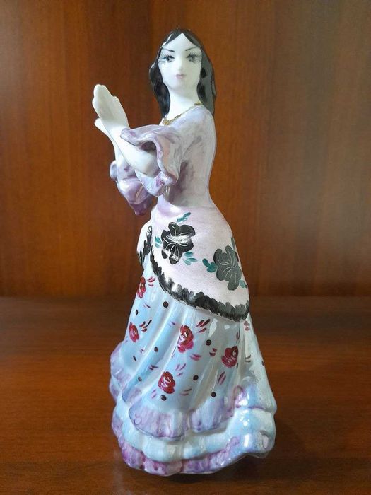 Статуэтка - "Цыганка" 4