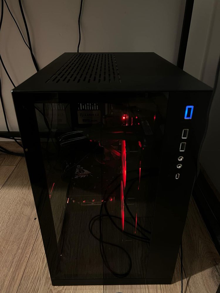 Komputer Gamingowy (akwarium do gier RGB)