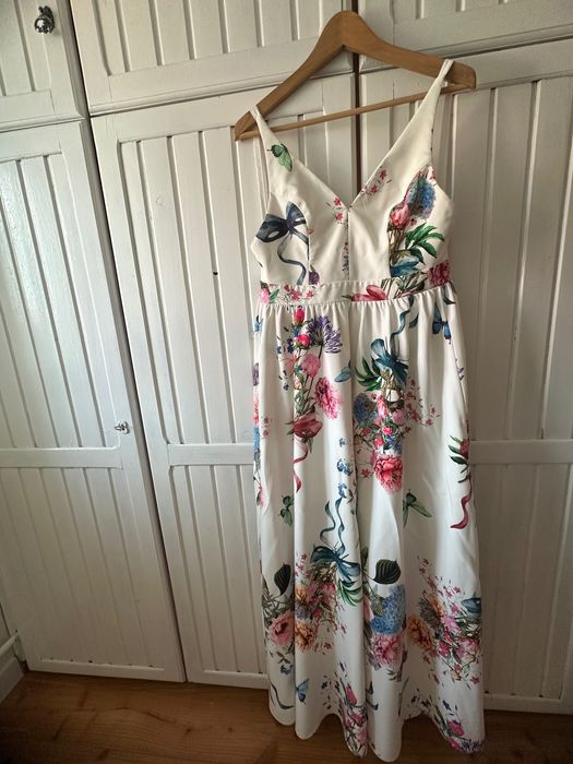 Sukienka w kwiaty maxi