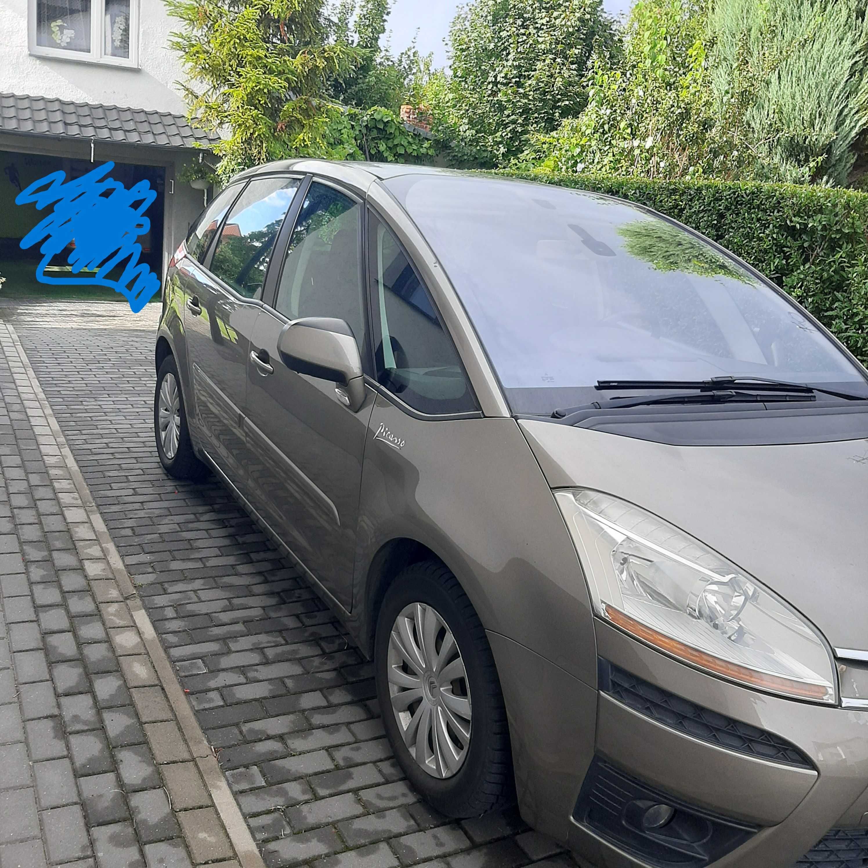 Sprzedam samochód Citroen C-4 Picasso z małym przebiegiem