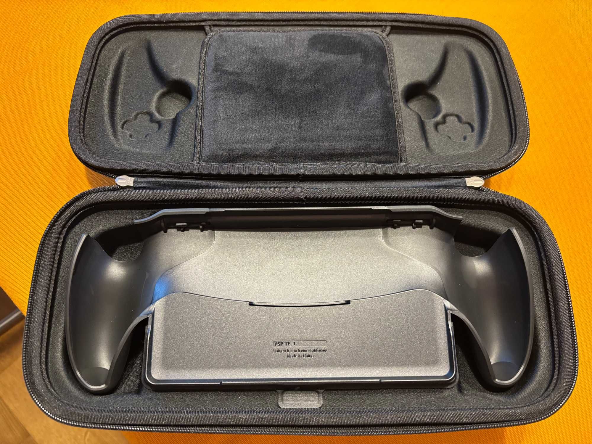 Play Station Portal + Spigen: Screen Protector, Case, Etui + Dodatki