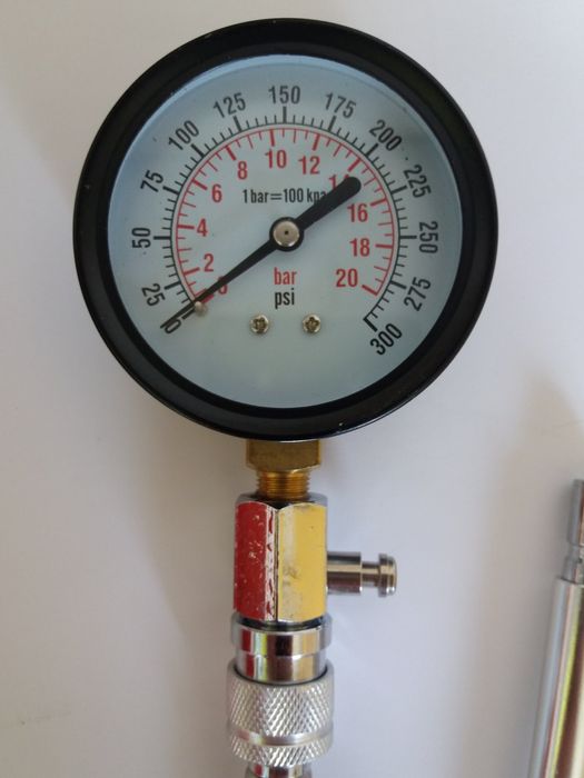 Компрессометр для бензиновых  двигателей  INTERTOOL  АТ- 4001