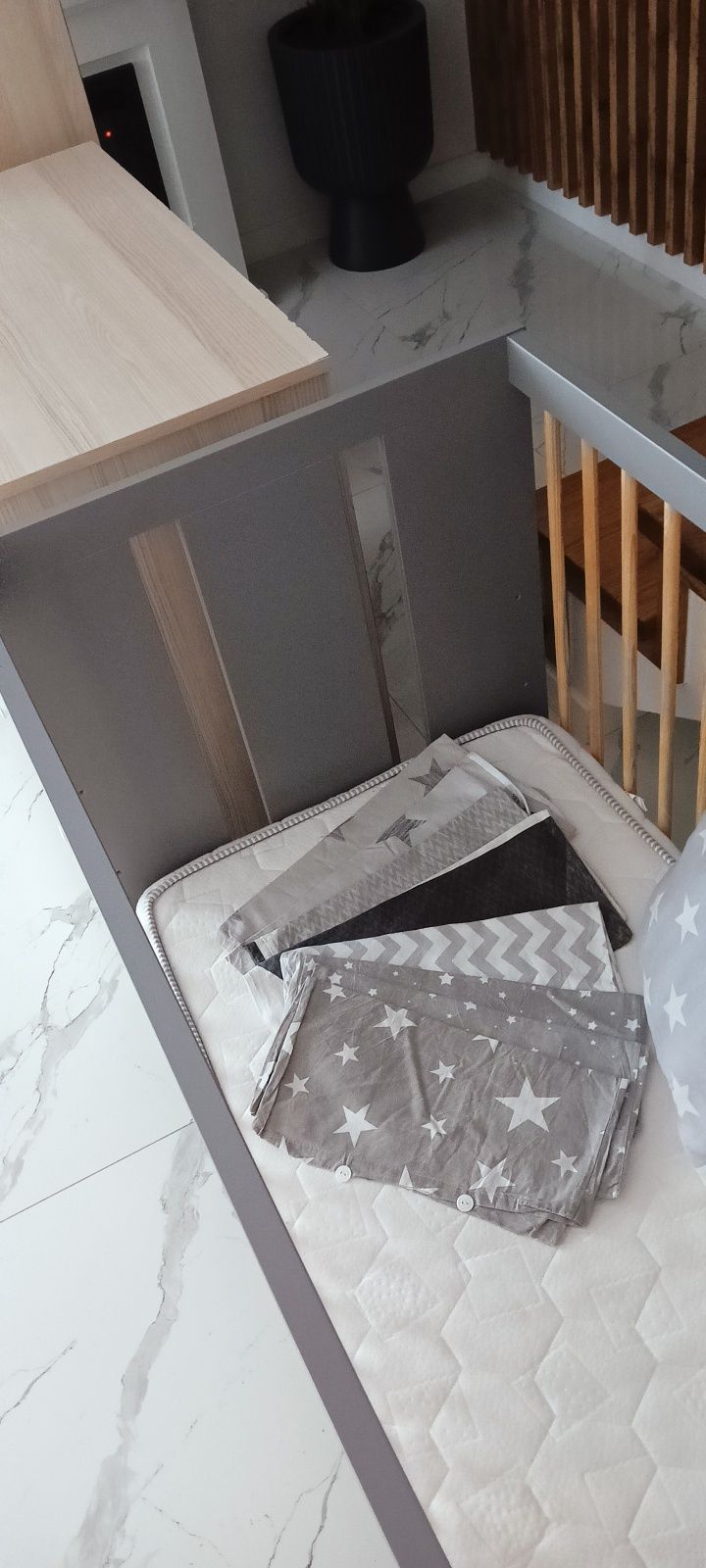 Zestaw meble dziecięce komoda regał łóżeczko z materacem KLUPŚ