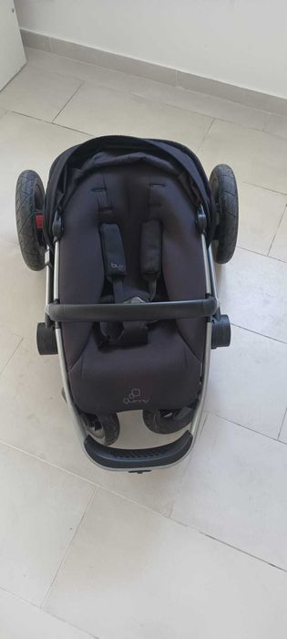 Carrinho bebe preto Quinny