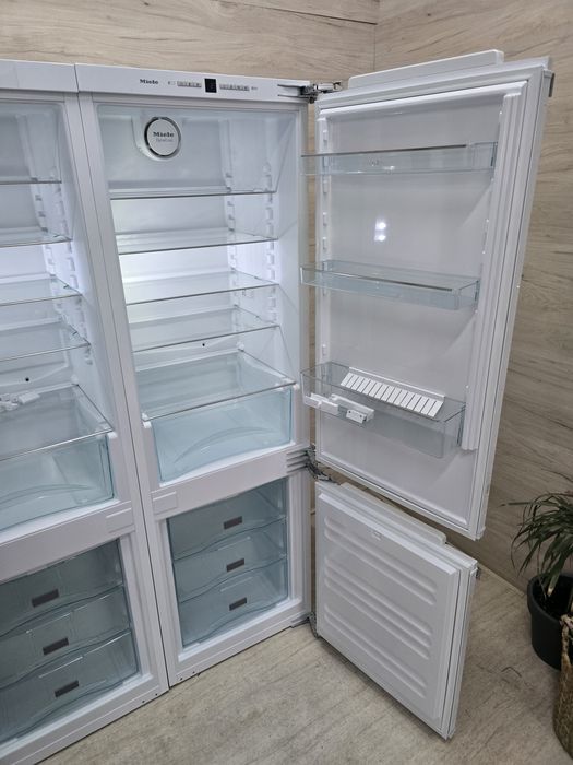 Side-by-side Холодильники Miele™️ NoFrost KFN37232  LED Інвекторні