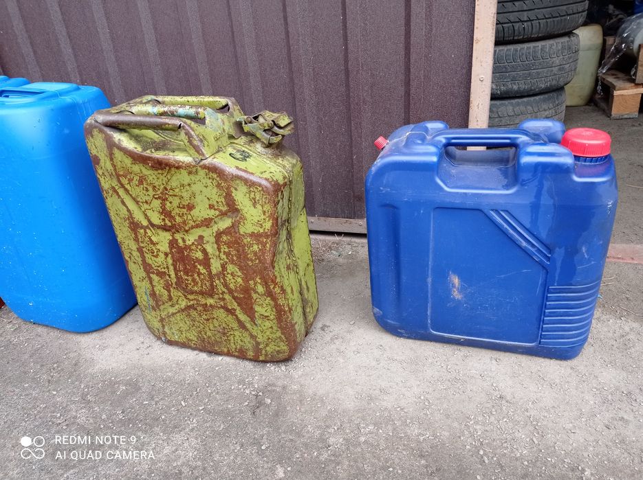 Каністри 5, 20 літрів сталь пластик.