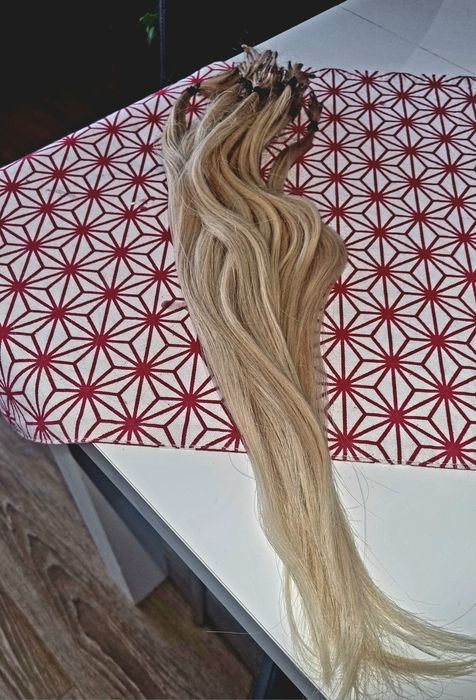 Naturalne blond włosy