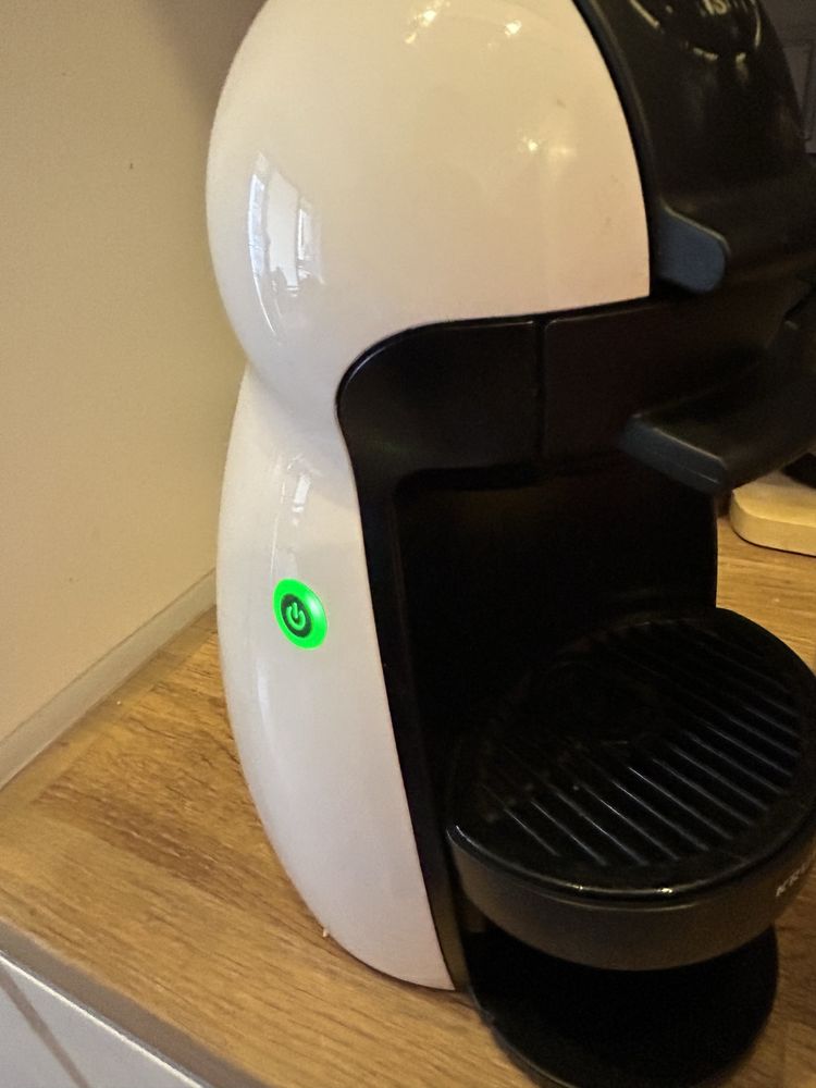 Ekspress do kawy na kapsułki Nescafe Dolce Gusto