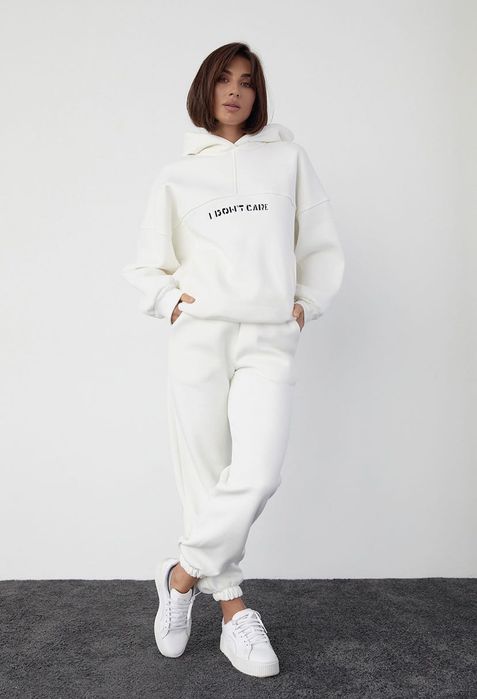 Жіночий спортивний костюм