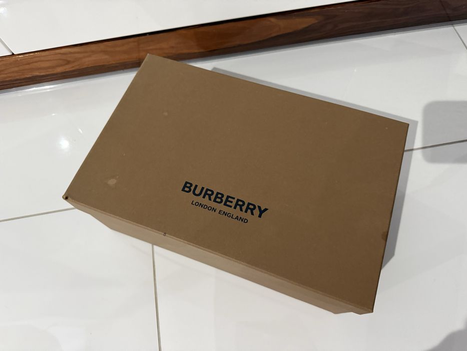Pudełko po butach Burberry