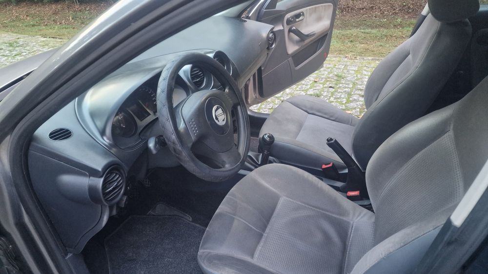 Seat ibiza 1.2 12V 70Cv gasolina
Ano 2004/01 Nacional