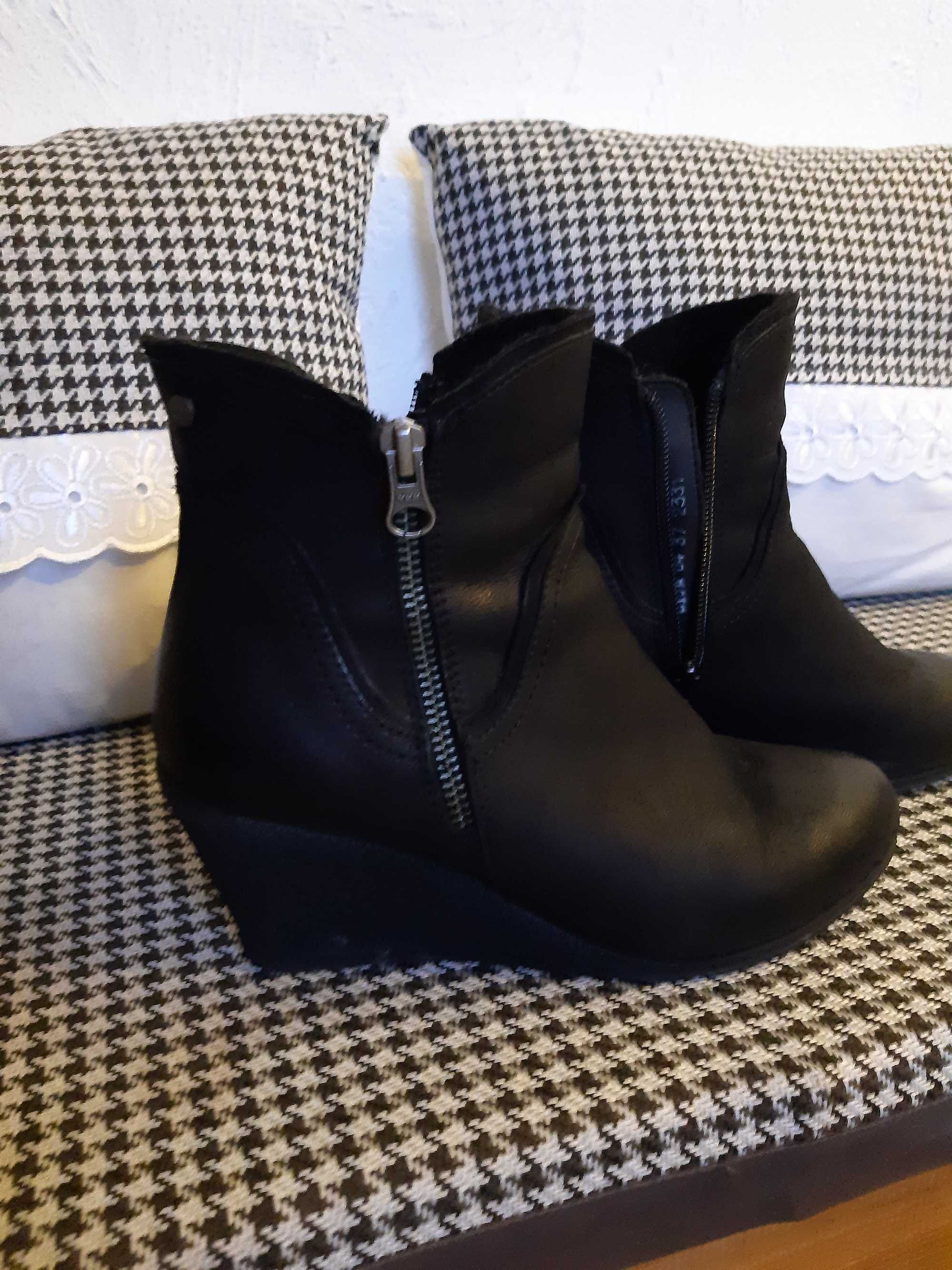 Botki na koturnie lasocki 37