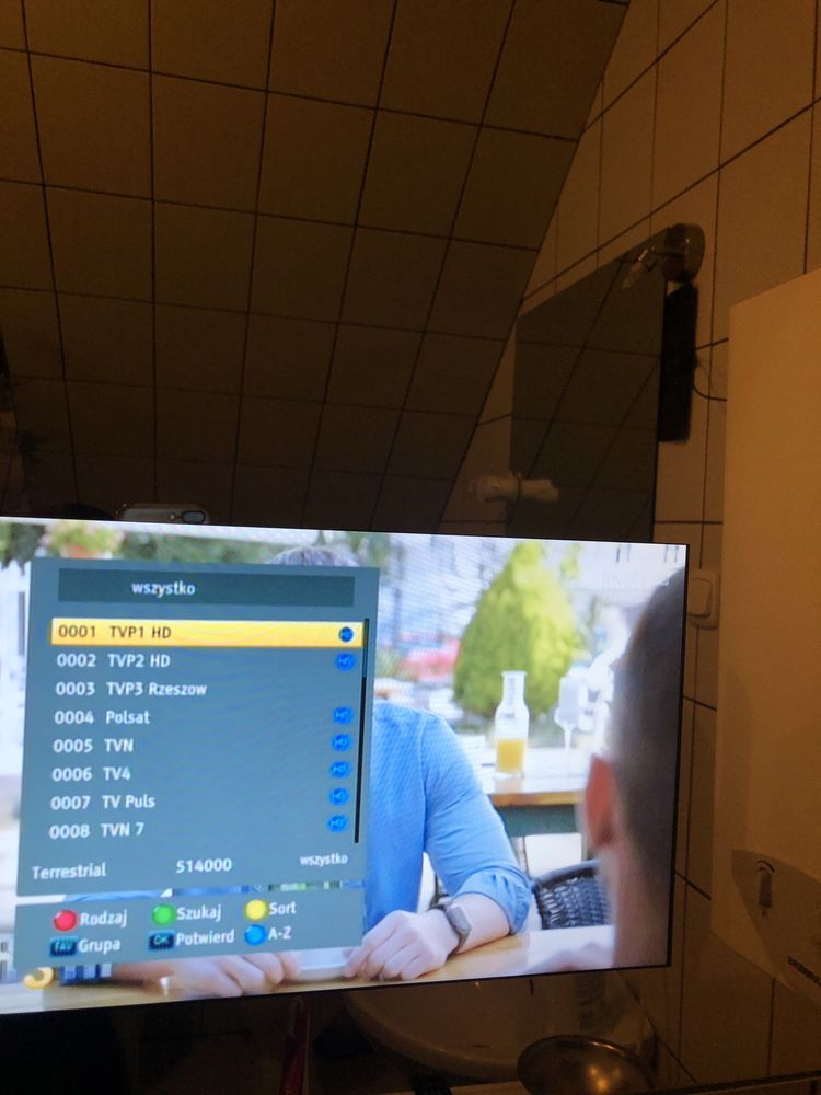 Telewizor w lusterku do łazienki lub kampera