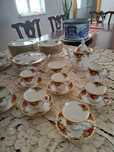 Conjunto de jantar e Chá em porcelana Inglesa  Old Country Roses