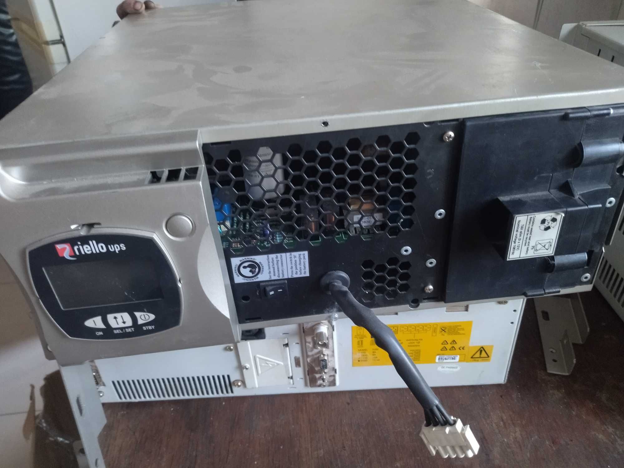 ups riello 3000W. ИБП