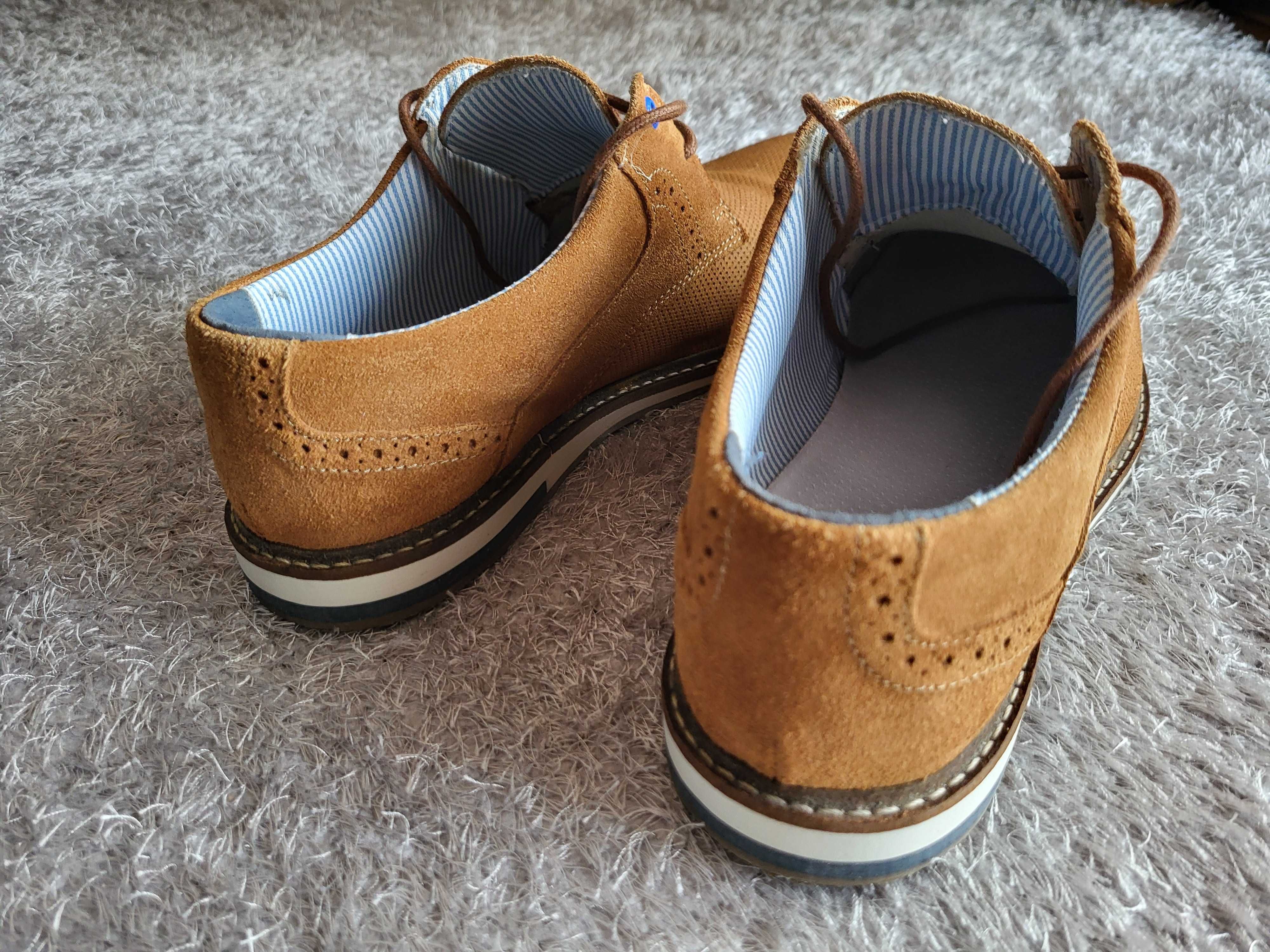 Sapatos em Couro SMK