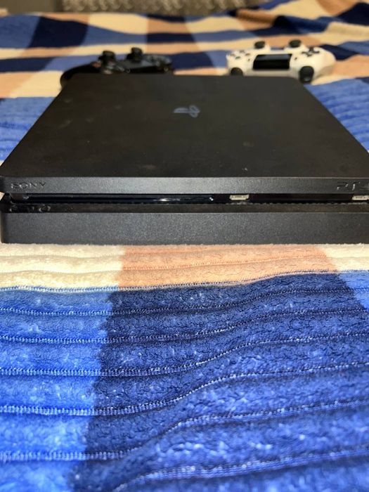 Продам Play Station 4 slim СРОЧНО