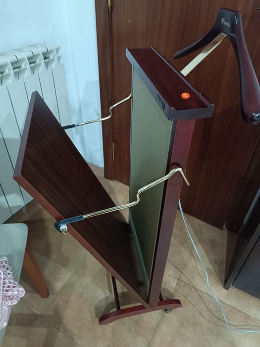 Cabide de fatos com aquecimento