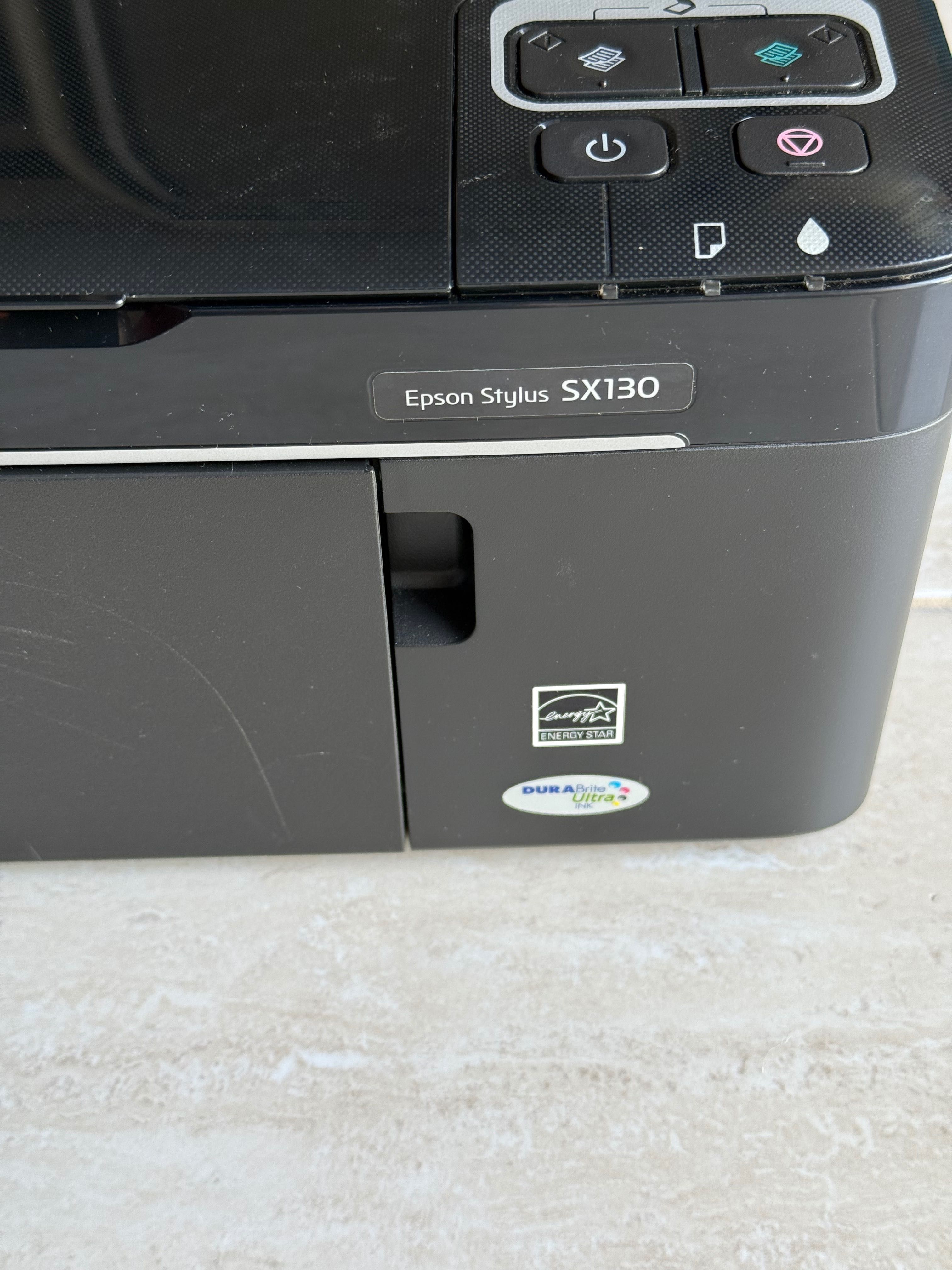 Impressora multifunções da marca Epson