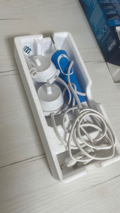 Oral-B Pro 2000N Braun – Usada, com 2 Carregadores e Caixa