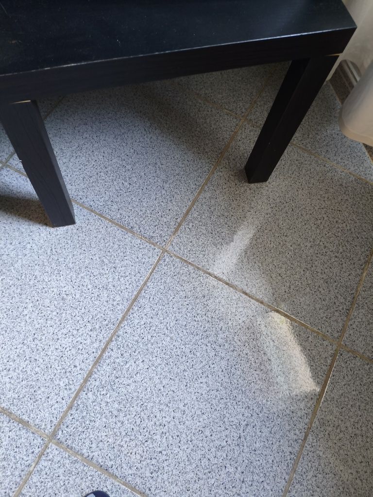 Sapateira, mesa cabeceira, mesa de centro IKEA valores na descrição