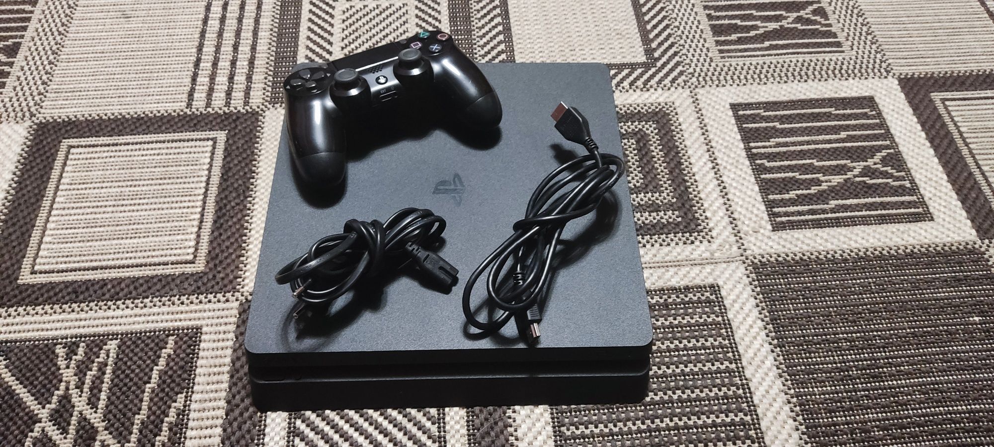 Sony PS4 slim 1Тб +5 ігор