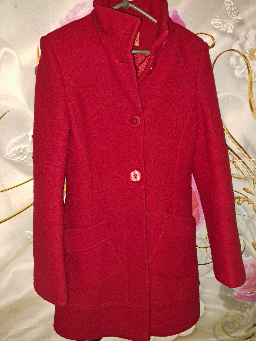 Пальто женское  красное