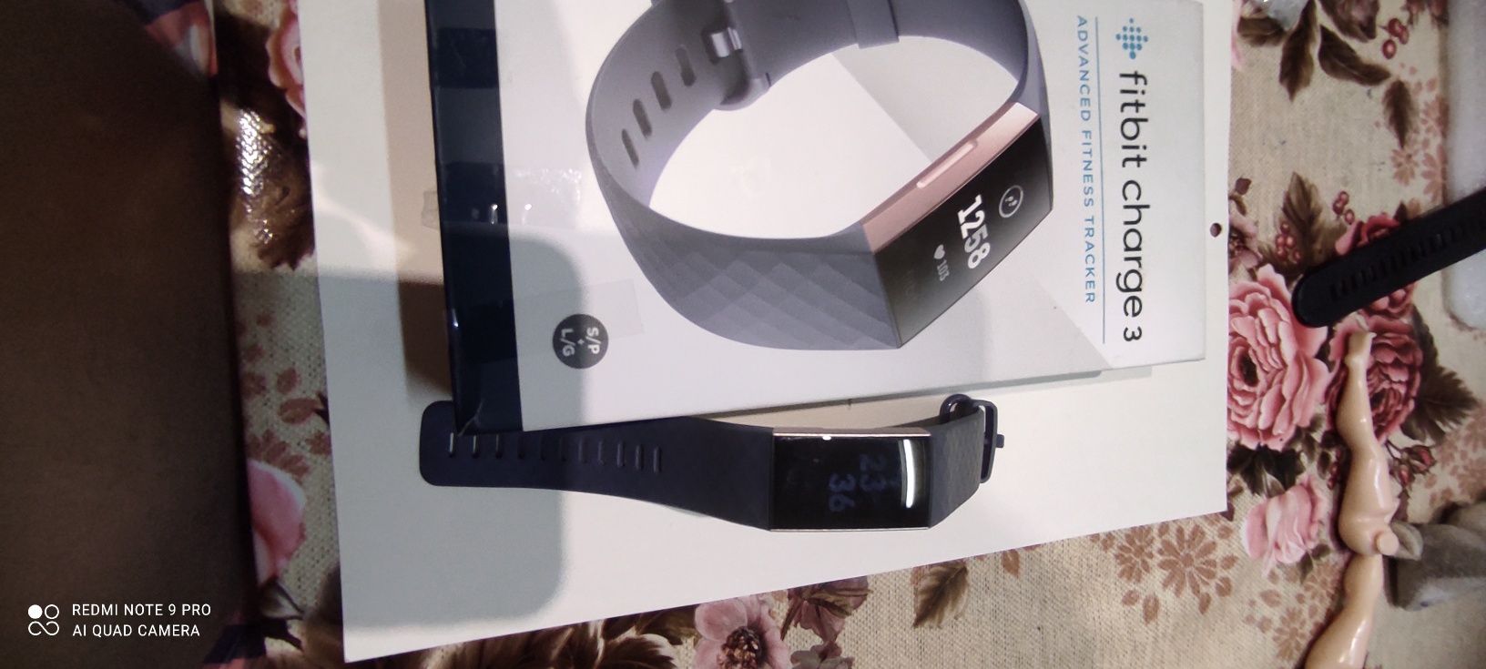 Продам Fitbit charge 3