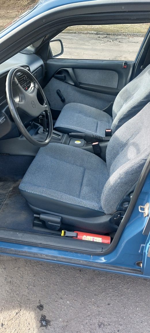 Опель омега 1.8  Opel Omega