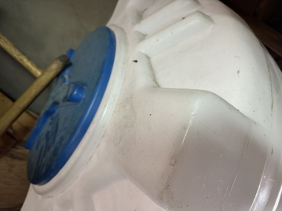 Емкість для питноі води