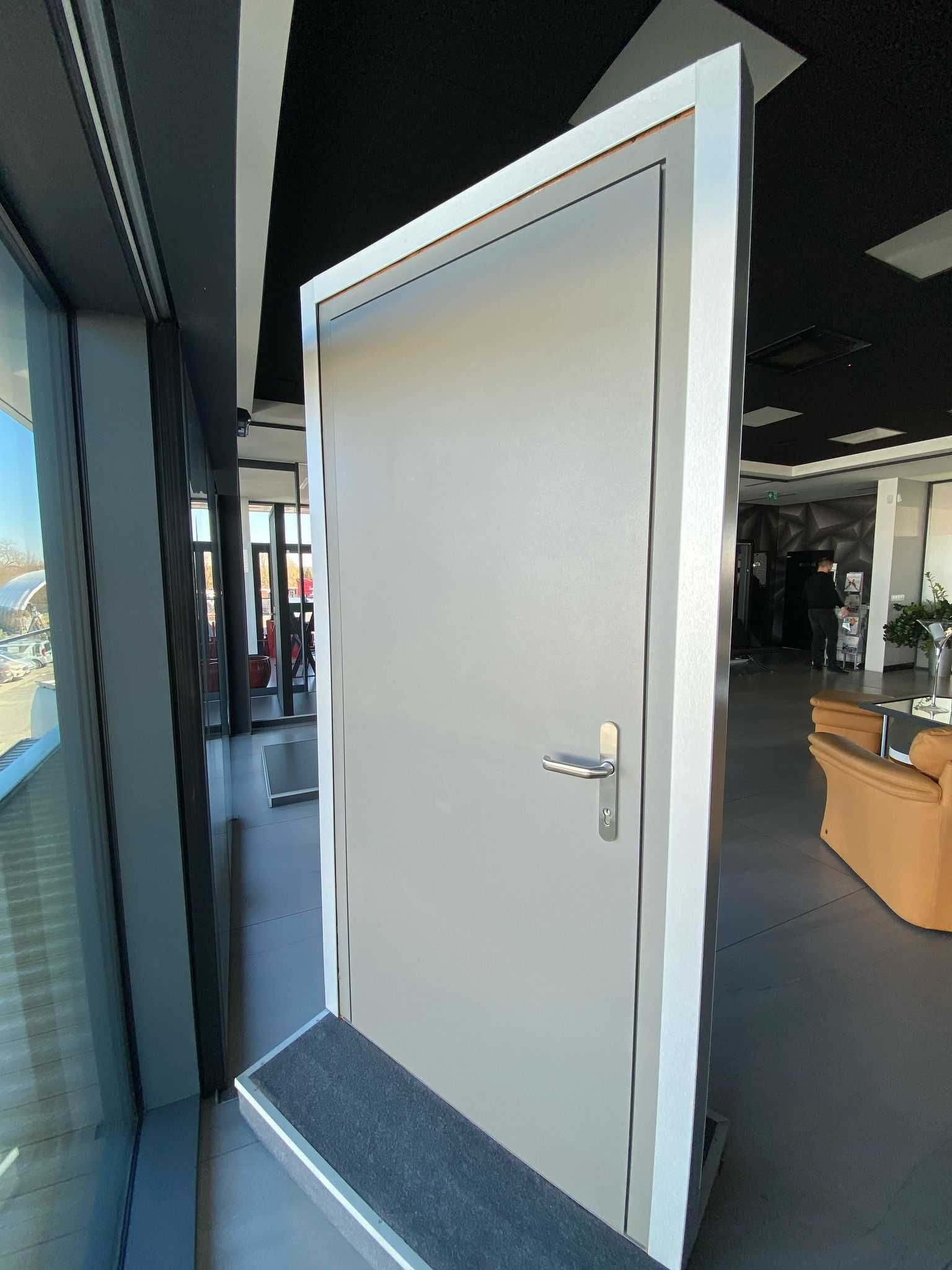 Drzwi aluminiowe wejściowe  Ościeżnica w zestawie