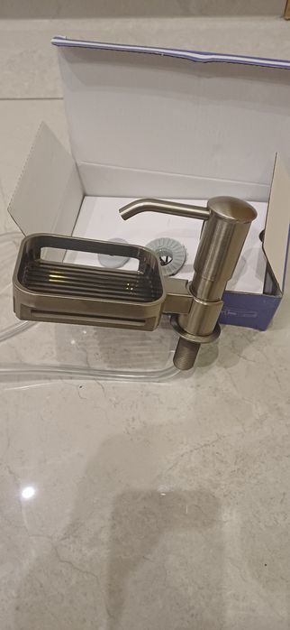 Dozownik płynów do mycia naczyń z uchwytem