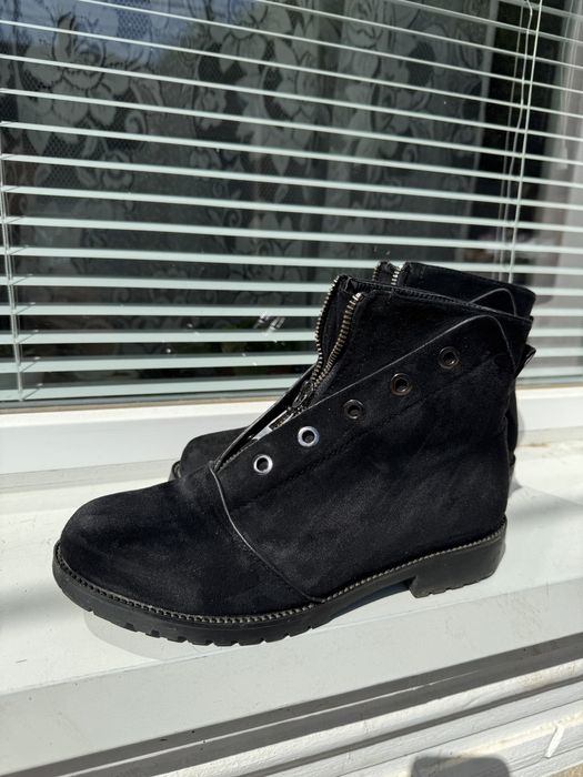 Замшевые тёплые ботинки