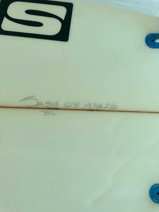 Set Surf: prancha surf, fato, capa e leash