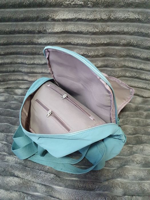 Mochila azul claro impermeável NOVA – ideal para viagem ou dia-a-dia