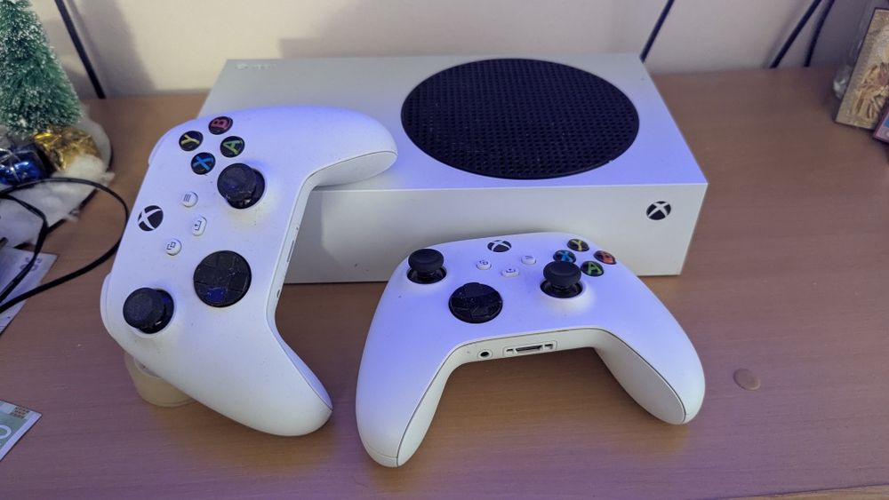 Xbox series S 2 джостіка + колекція ігор