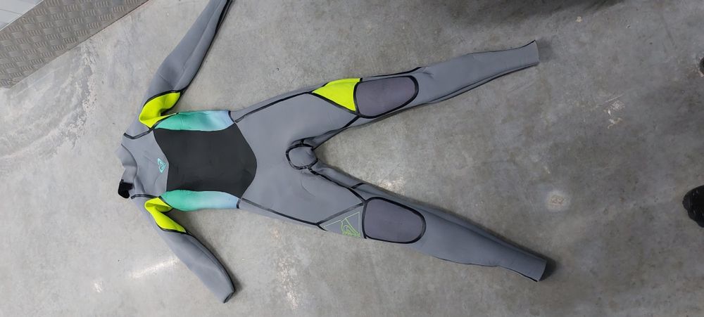 Fato de surf roxy tamanho 6