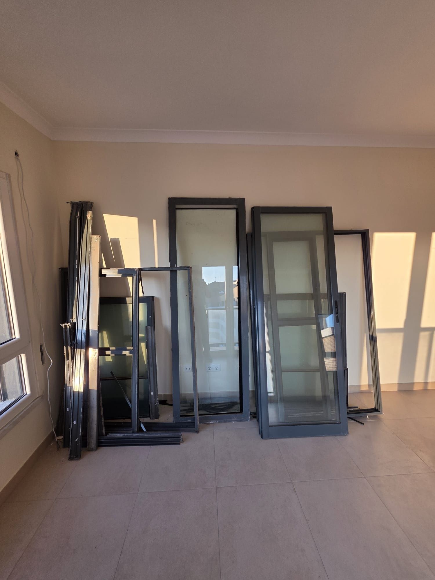 Conjunto de 9 (janelas e portas de correr) – Alumínio com Vidro Duplo