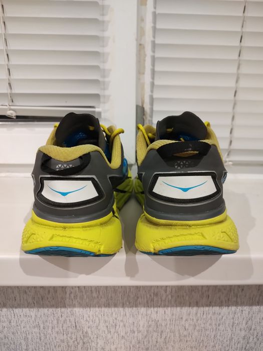 Кросівки для бігу Hoka