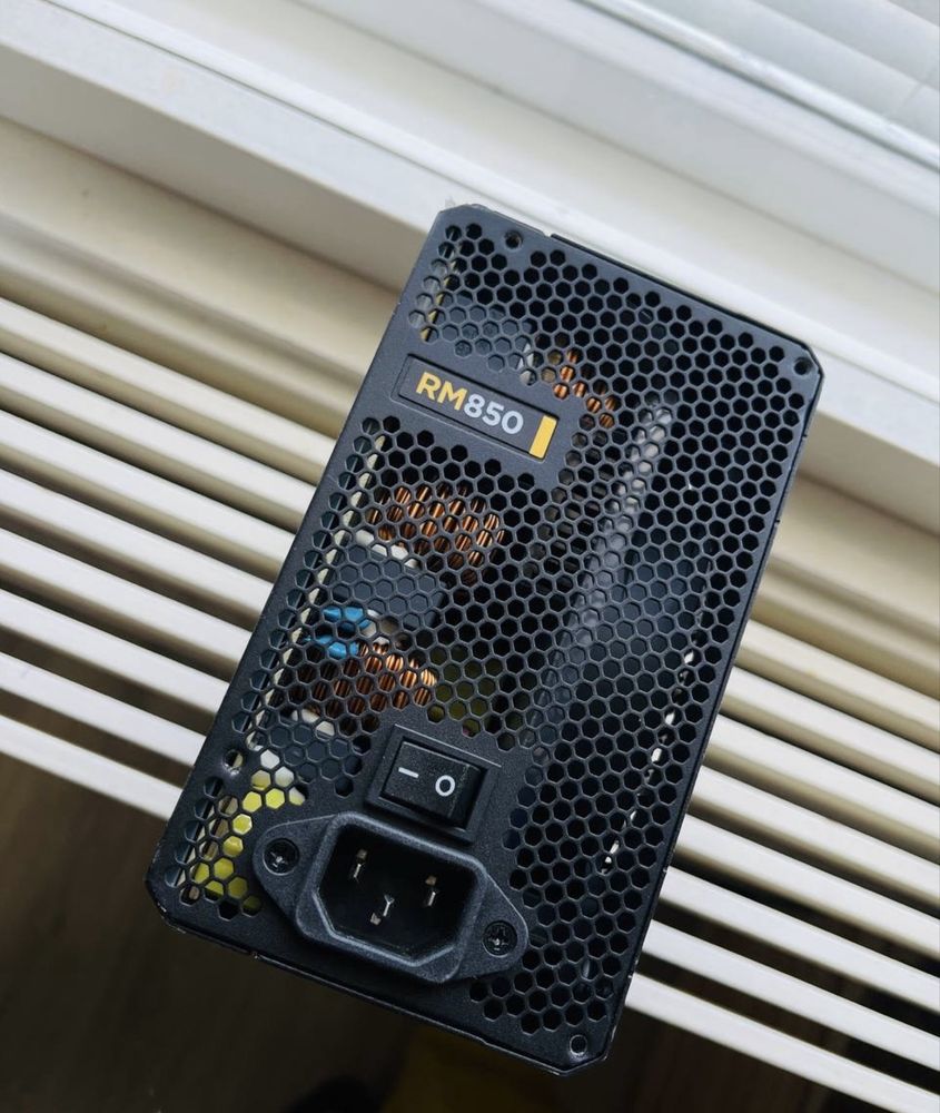 Блок живлення Corsair RM850w.