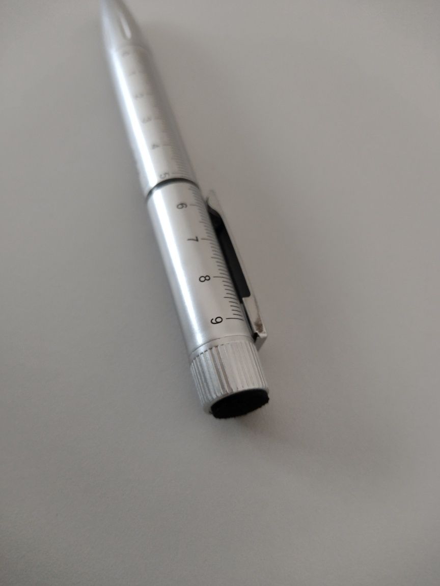 Nowy długopis wielofunkcyjny Avon srebrny techniczny 4w1