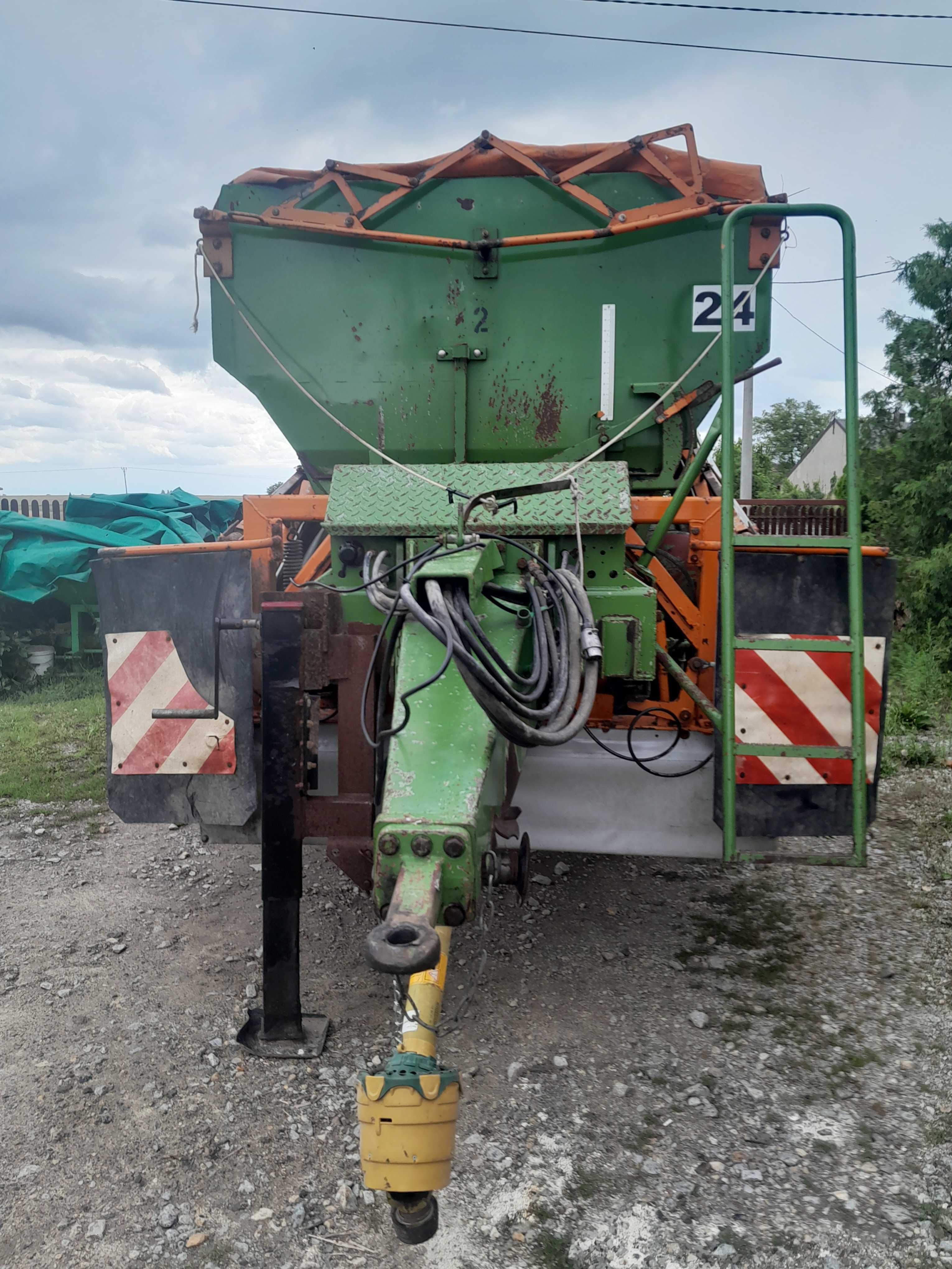 Rozsiewacz wapna Amazone ZG-B 16001T