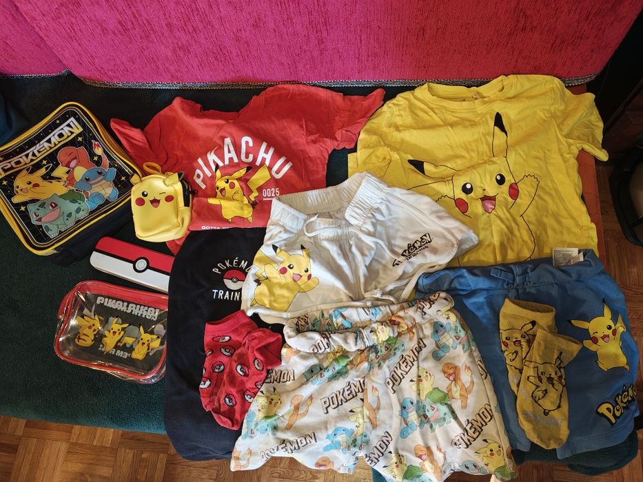 Zestaw ubrań i gadżetów  Pokemon