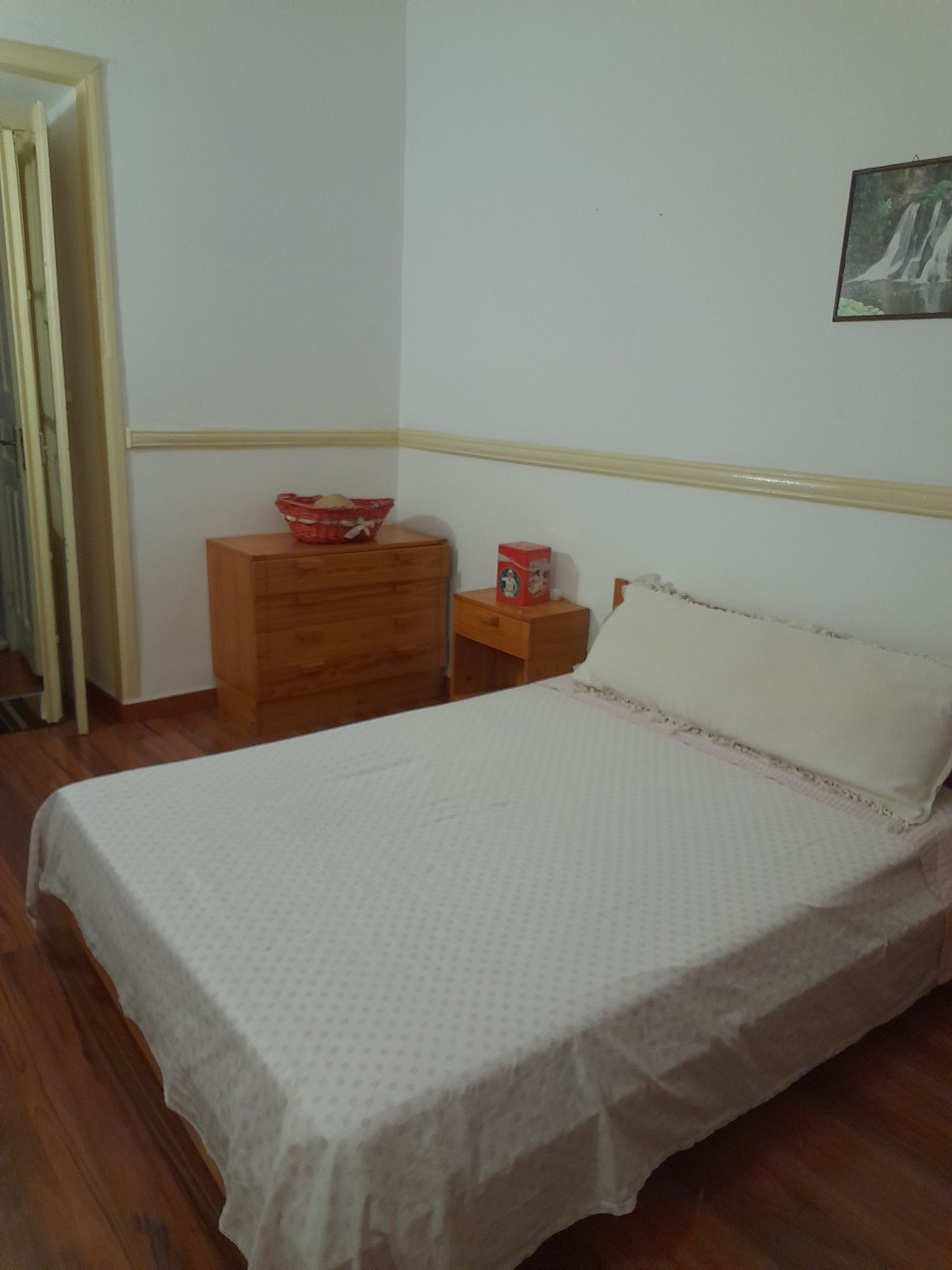 Aluga-se quarto casal Campolide
