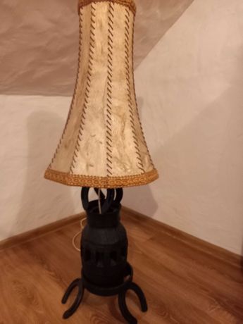 Stara duża lampa