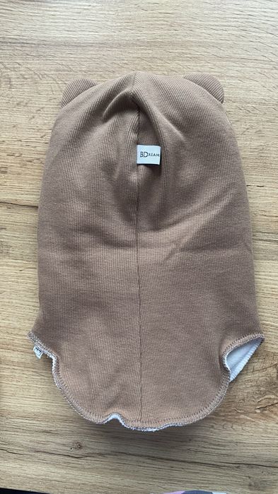 Продам дві дитячі шапки позмір 44-46 см