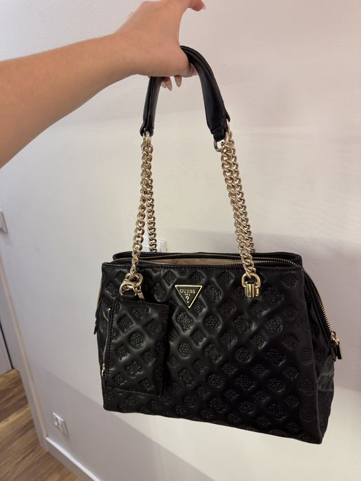 Czarna torebka guess