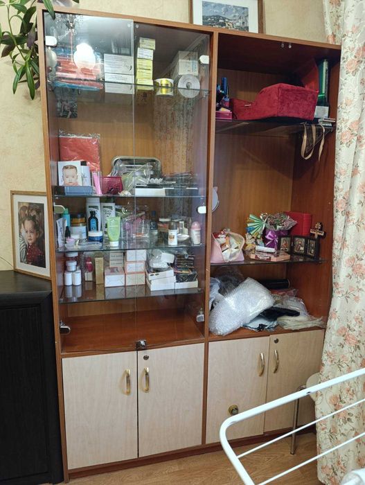 Вітрини зі склом 3 секції