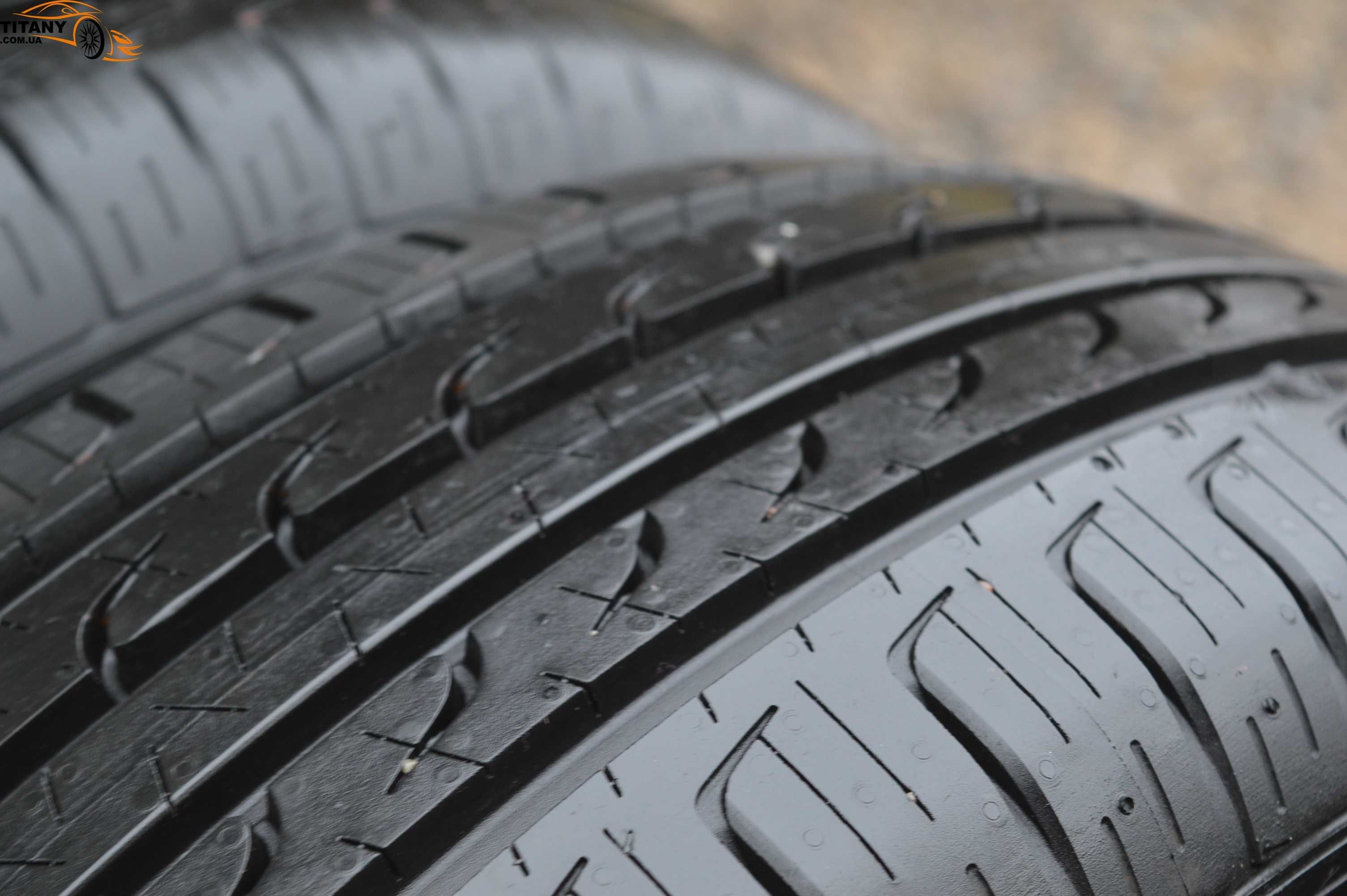 З пупиришками 215\60\R17 GoodYear EfficientGrip SUV 4x4 літо літня