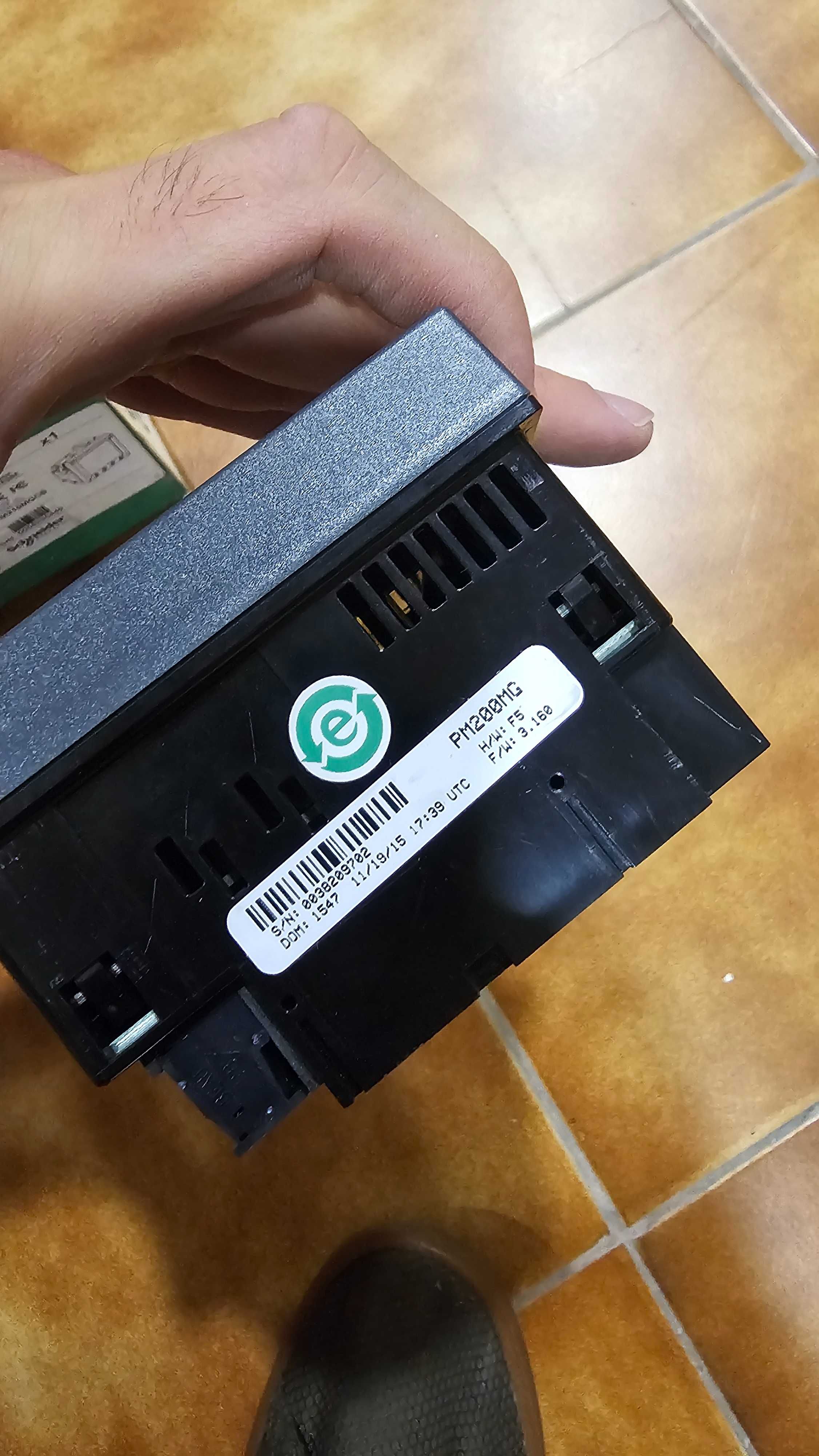 Central de Medida de Energia Schneider PM200MG com ecrã